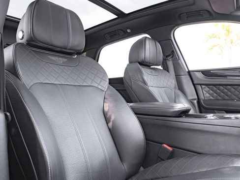 Used 2018 Bentley Bentayga image 41