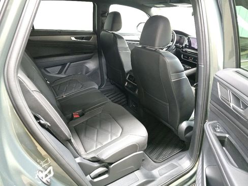 Used 2025 Volkswagen Atlas Cross Sport SE w/ Black Wheel Package AWD/4WD image 17