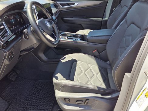 Used 2024 Volkswagen Atlas Cross Sport SE image 4