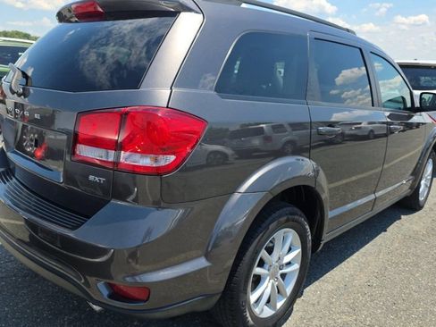 Used 2017 Dodge Journey SXT w/ Comfort/Convenience Group AWD/4WD image 3