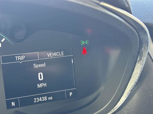 Used 2022 Chevrolet Trax LT w/ LT Convenience Package AWD/4WD image 29
