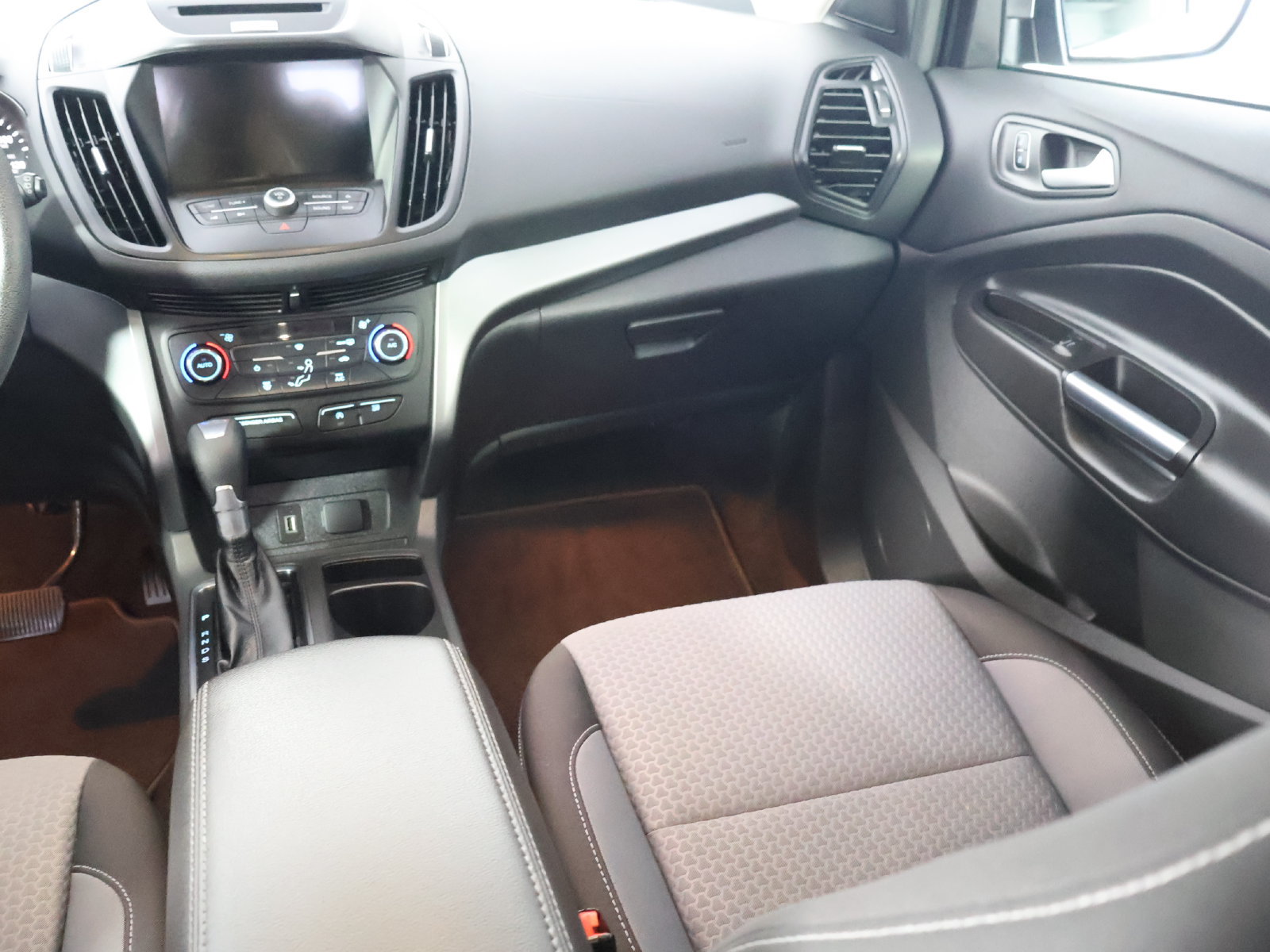 Used 2017 Ford Escape SE w/ Equipment Group 201A AWD/4WD image 31