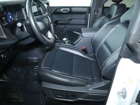 Used 2025 Ford Bronco Badlands image 27