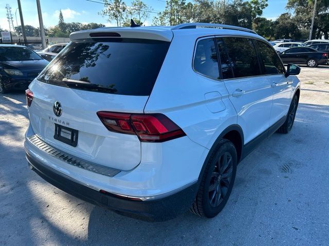 Used 2022 Volkswagen Tiguan SE FWD image 4