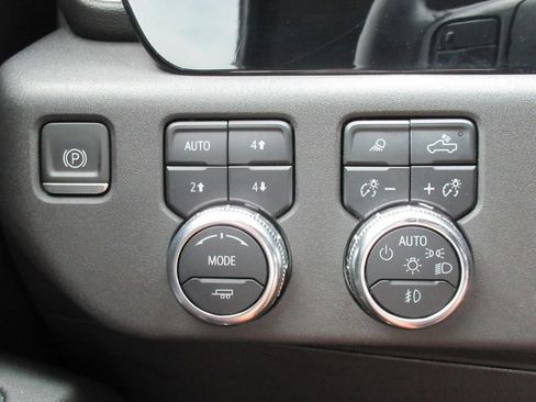 Used 2024 GMC Sierra 1500 SLT w/ X31 Off-Road Package AWD/4WD image 21