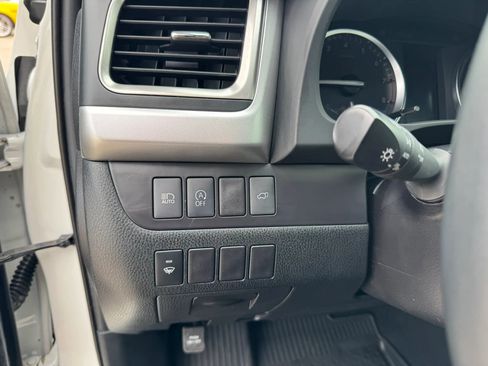 Used 2019 Toyota Highlander XLE FWD image 36
