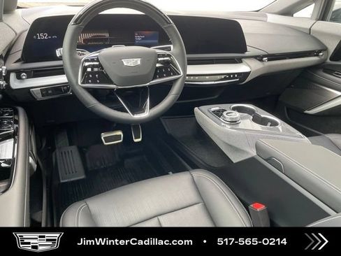 Certified 2025 Cadillac Optiq Sport 2 w/ LPO, Floor Liner Package AWD/4WD image 24