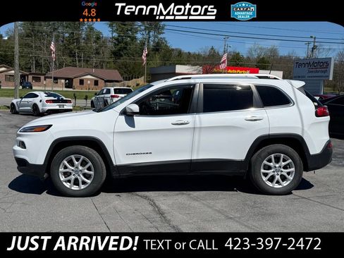 Used 2018 Jeep Cherokee Latitude Plus w/ Cold Weather Group image 8