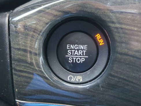 Used 2019 Jeep Grand Cherokee Overland RWD image 31