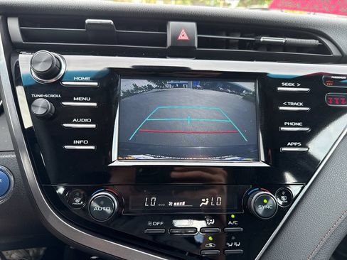 Used 2018 Toyota Camry LE FWD image 31