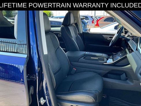 Certified 2025 INFINITI QX80 Luxe image 10