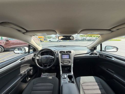 Used 2019 Ford Fusion SE FWD image 13