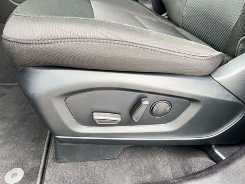 Used 2022 Ford Explorer XLT image 13