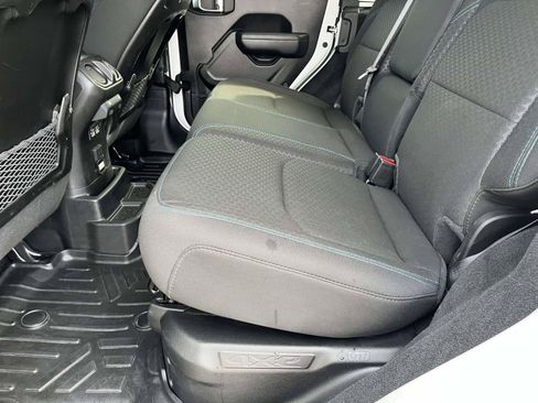 Used 2025 Jeep Wrangler Unlimited Rubicon 4xe w/ Convenience Group AWD/4WD image 17