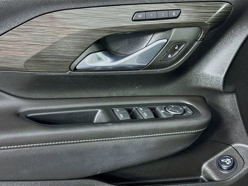 Used 2023 GMC Terrain SLT image 23