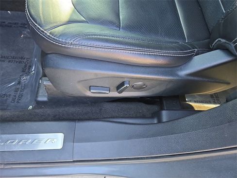 Used 2018 Ford Explorer Limited image 29