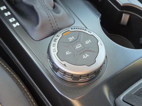 Used 2025 Ford Bronco Badlands AWD/4WD image 32