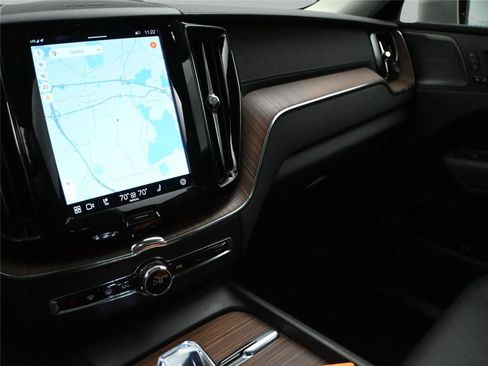 Used 2023 Volvo XC60 B6 Ultimate w/ Climate Package image 4