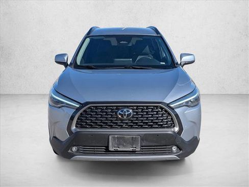 Used 2024 Toyota Corolla Cross XLE image 2
