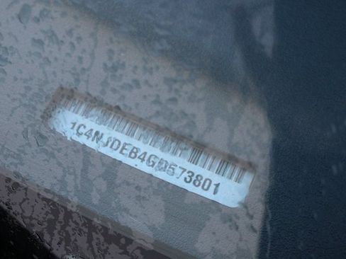 Used 2016 Jeep Compass Latitude image 37