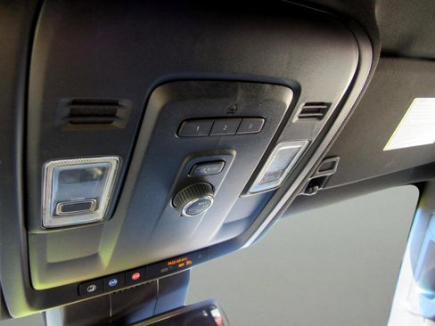 Used 2023 GMC Yukon SLT image 28