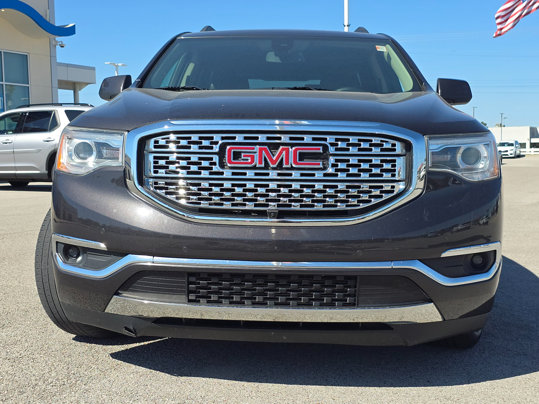 Used 2017 GMC Acadia Denali w/ Technology Package AWD/4WD image 5