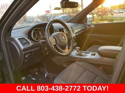 Used 2019 Jeep Grand Cherokee Laredo w/ 18" Wheel & 8.4" Radio Group image 6