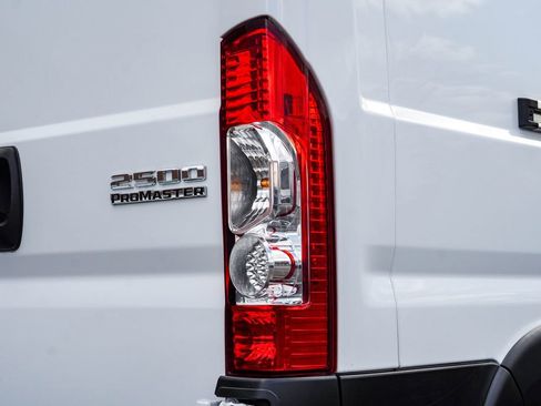 Used 2025 RAM ProMaster 2500 w/ Convenience Group image 12