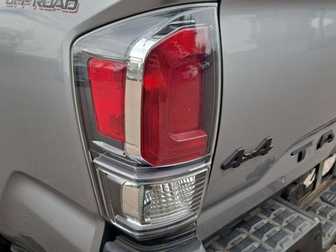 Used 2020 Toyota Tacoma TRD Off-Road w/ Technology Package AWD/4WD image 20