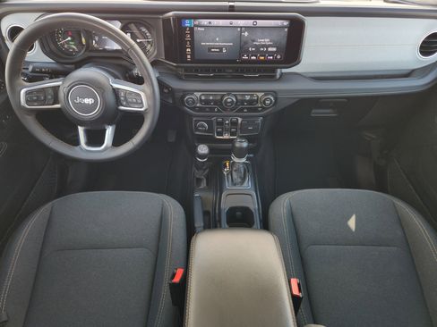 Used 2024 Jeep Wrangler Unlimited Sahara AWD/4WD image 27