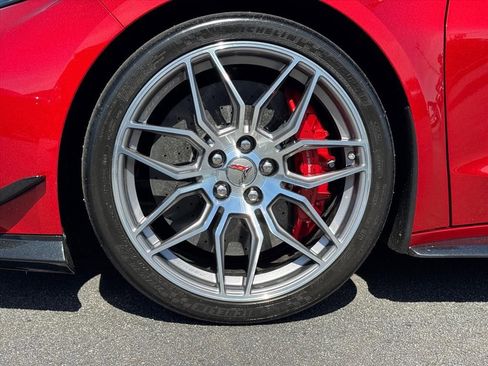 Used 2024 Chevrolet Corvette Z06 w/ Z07 Performance Package image 9