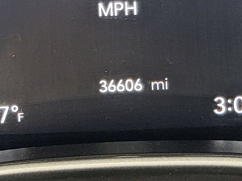 Used 2025 Chrysler Pacifica Select FWD image 4