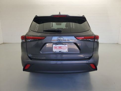 Used 2023 Toyota Highlander XLE image 6
