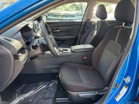 Used 2025 Nissan Sentra SV FWD image 36