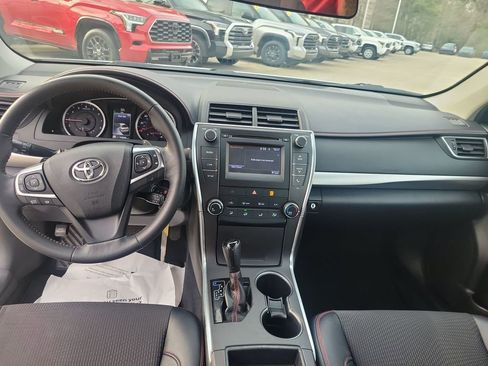 Used 2017 Toyota Camry SE image 18