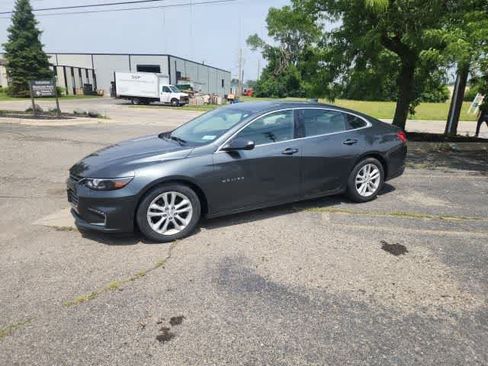 Used 2018 Chevrolet Malibu LT w/ Driver Confidence Package FWD image 25