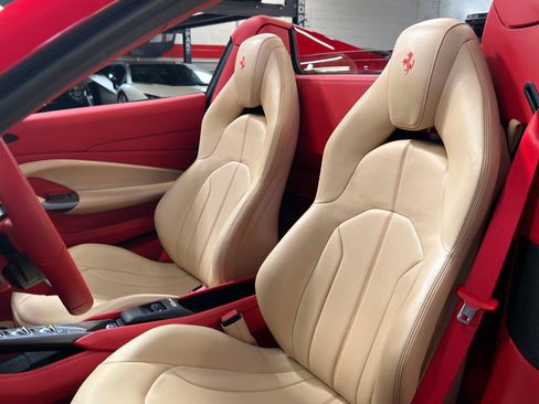 Used 2021 Ferrari F8 Tributo RWD image 17
