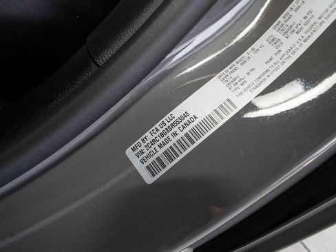 Used 2025 Chrysler Pacifica Select image 19