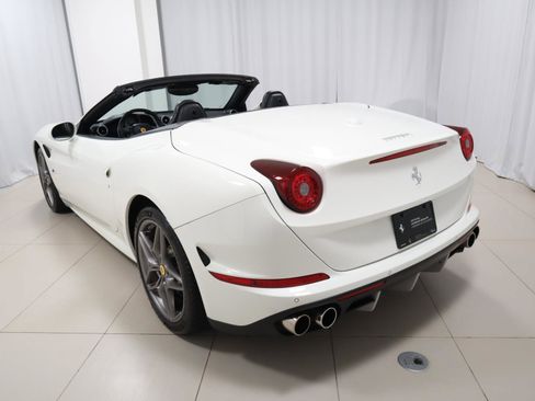 Used 2016 Ferrari California T image 13