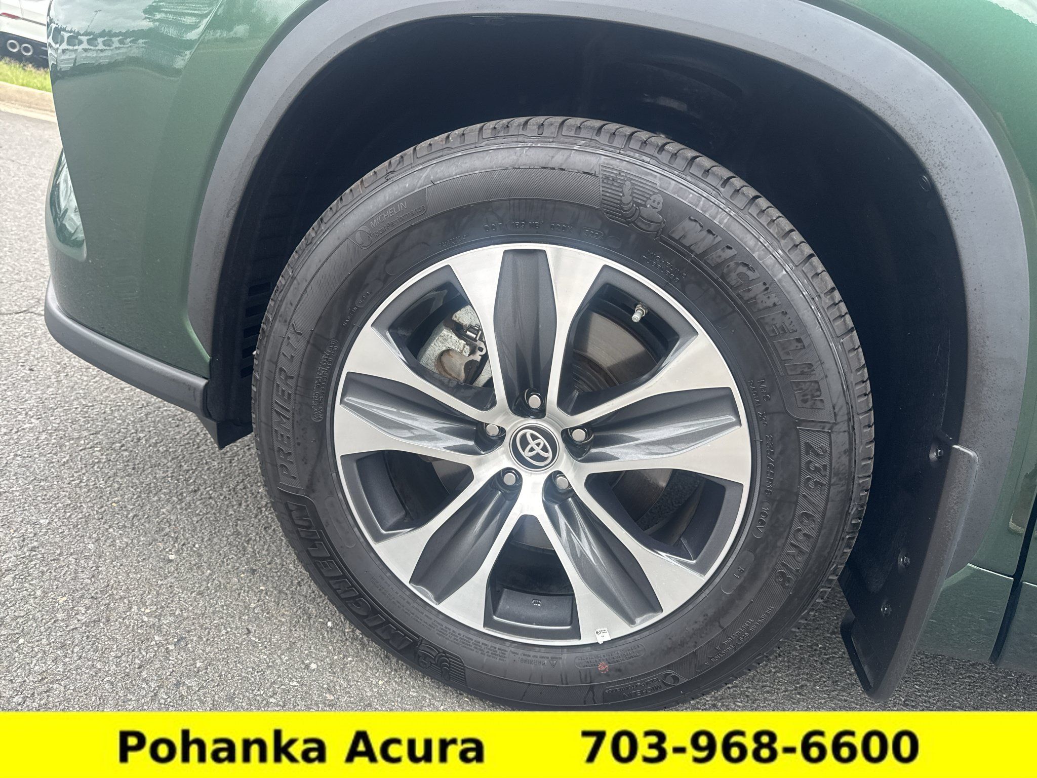 Used 2024 Toyota Highlander XLE AWD/4WD image 36