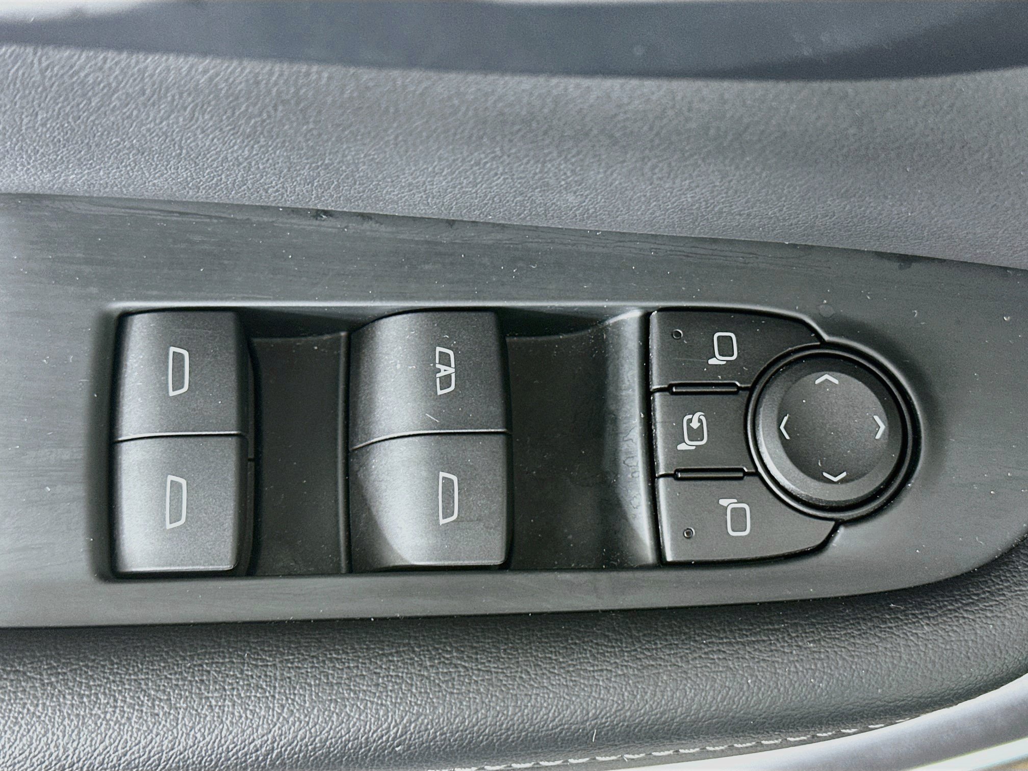 Used 2025 Buick Enclave Preferred FWD image 15