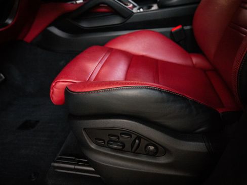 Certified 2025 Porsche Cayenne Turbo AWD/4WD image 14