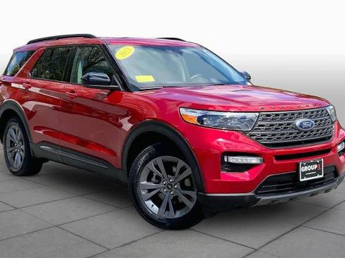 Certified 2023 Ford Explorer XLT w/ Equipment Group 202A AWD/4WD image 3