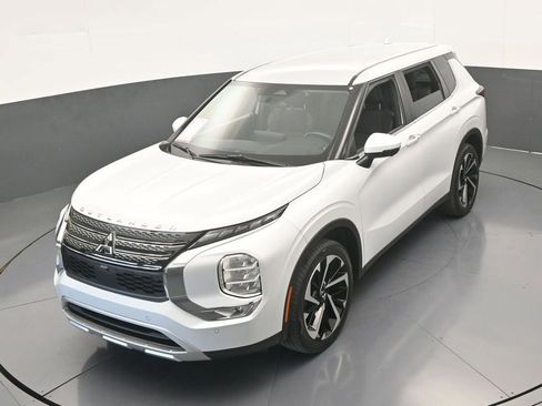 Used 2023 Mitsubishi Outlander SE image 54