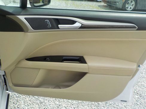 Used 2016 Ford Fusion SE w/ Equipment Group 202A FWD image 29