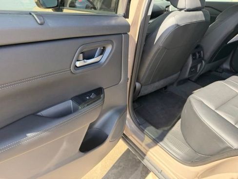 Used 2024 Nissan Rogue SV w/ SV Premium Package FWD image 11