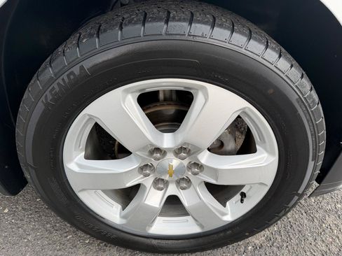 Used 2016 Chevrolet Traverse LT w/ Style and Technology Package FWD image 4