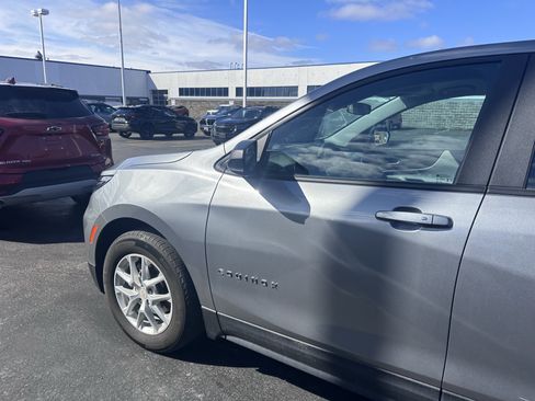 Used 2023 Chevrolet Equinox LS image 4