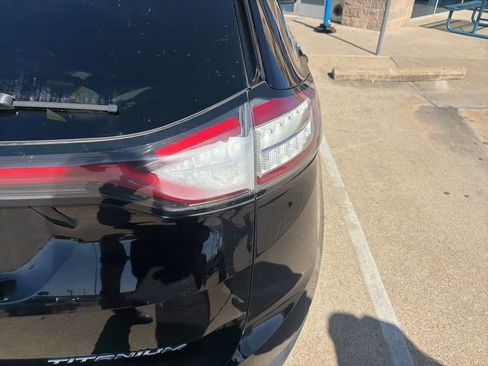 Used 2018 Ford Edge Titanium w/ Equipment Group 301A image 3
