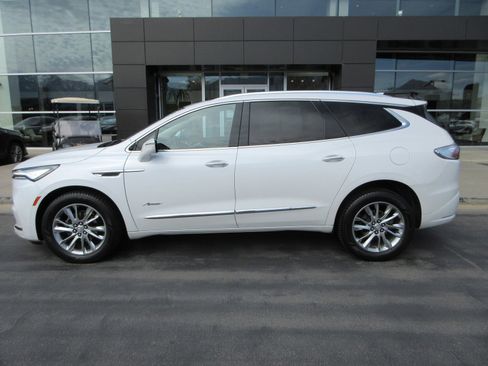 Used 2023 Buick Enclave Avenir w/ Trailering Package, 5000 lbs. AWD/4WD image 4